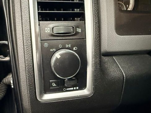 Used 2018 RAM 1500 Classic SLT RWD image 17