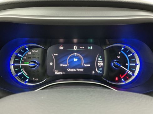 Used 2018 Chrysler Pacifica Touring-L FWD image 25
