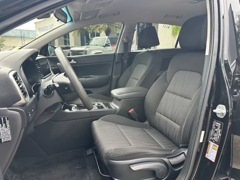 Used 2022 Kia Sportage LX AWD/4WD image 14