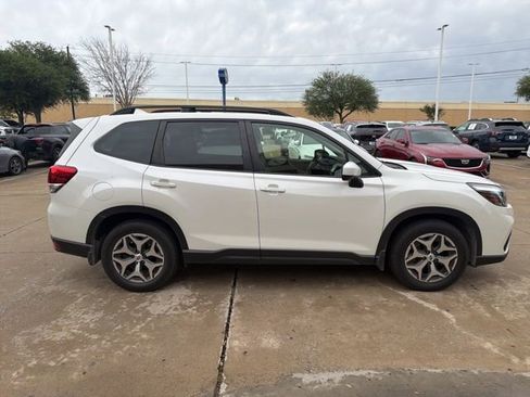 Used 2020 Subaru Forester Premium AWD/4WD image 4