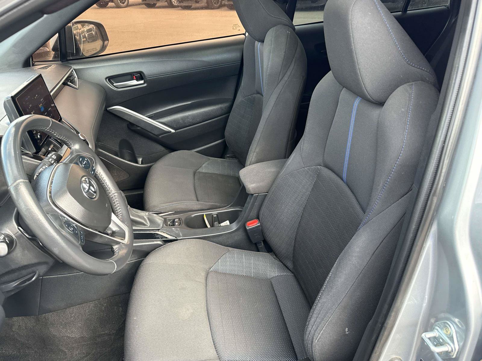 Used 2024 Toyota Corolla Cross AWD Hybrid w/ Moonroof Package image 11