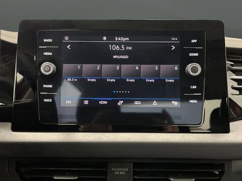 Used 2025 Volkswagen Jetta SE w/ Sunroof Package image 18