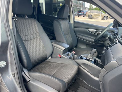 Used 2018 Nissan Rogue SV FWD image 32