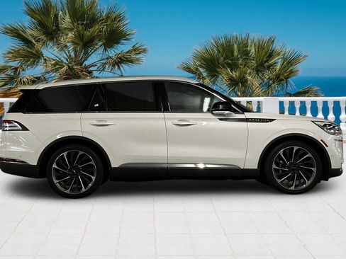 Used 2020 Lincoln Aviator Reserve w/ Equipment Group 202A image 3