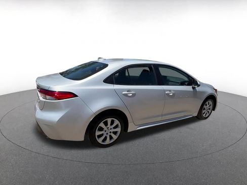 Used 2025 Nissan Versa SV FWD image 15