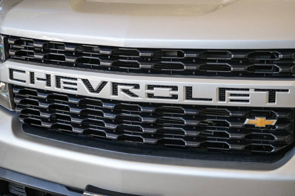Used 2022 Chevrolet Silverado 1500 Custom RWD image 2