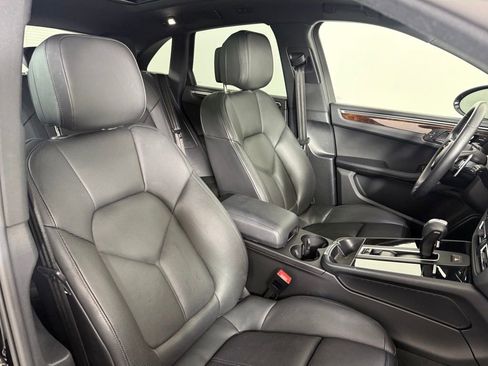 Certified 2022 Porsche Macan Base image 16