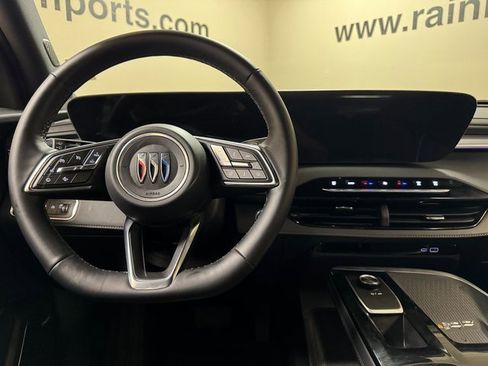 Used 2025 Buick Enclave Sport Touring image 9