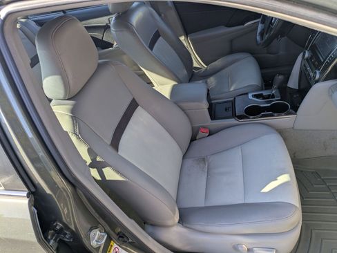 Used 2014 Toyota Camry XLE image 27