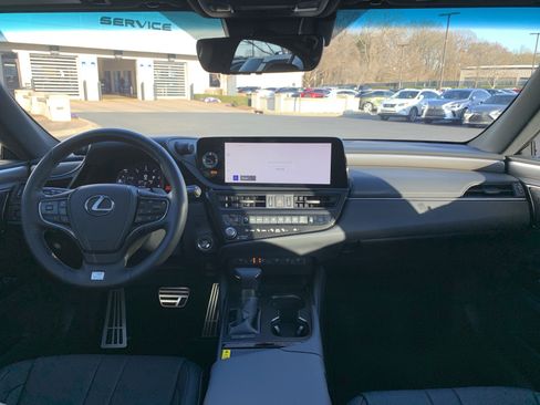 Used 2025 Lexus ES 350 F Sport w/ Accessory Package (Z2) image 30