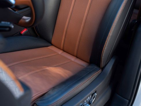 Used 2023 Bentley Bentayga image 25