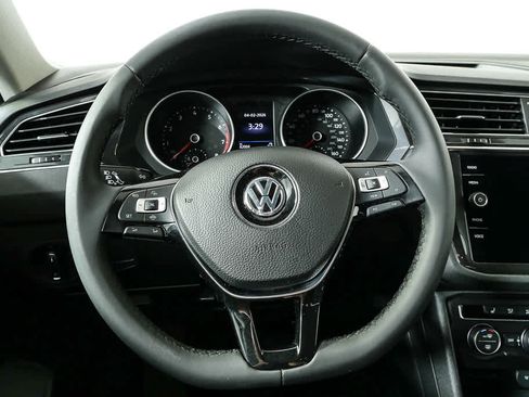 Used 2020 Volkswagen Tiguan SE image 9