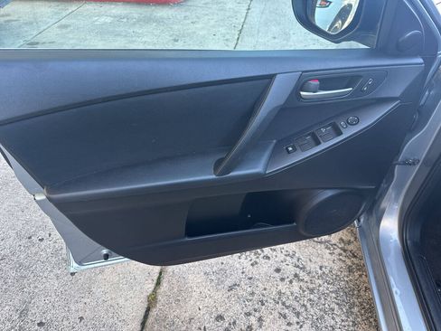 Used 2012 MAZDA MAZDA3 i Touring FWD image 8