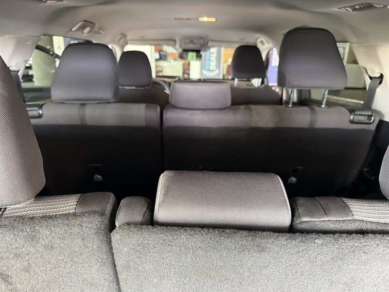 Used 2025 Toyota Highlander LE FWD image 28