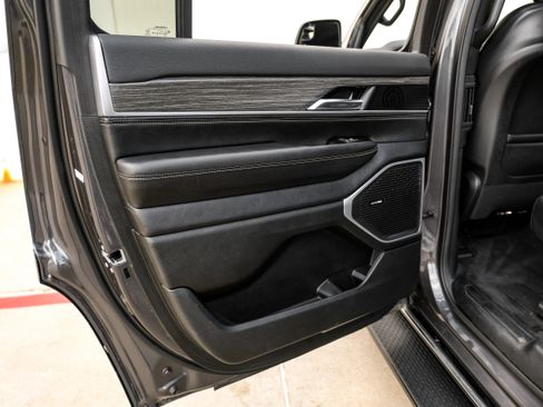 Used 2022 Jeep Wagoneer Series II w/ Premium Group I RWD image 43