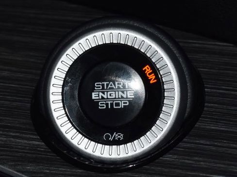 Certified 2024 Jeep Wagoneer L Series II w/ Flexible Seating Group image 23