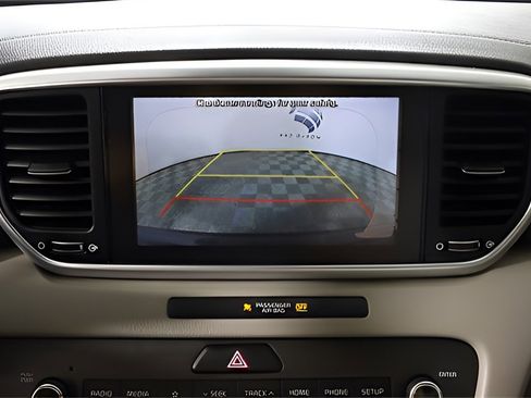 Used 2020 Kia Sportage LX image 12