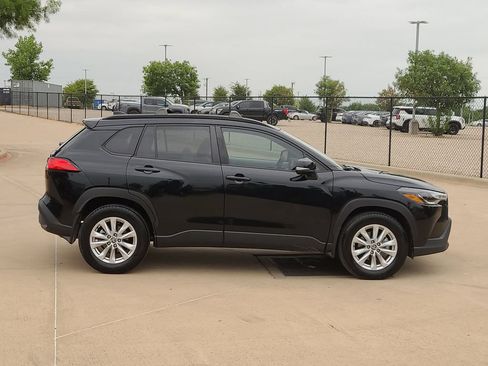 Used 2024 Toyota Corolla Cross LE FWD image 4