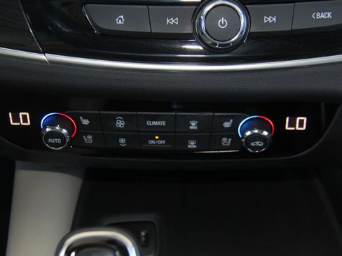 Used 2018 Buick Enclave Premium FWD image 17