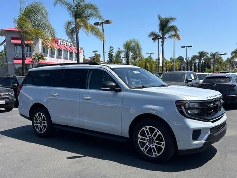 Used 2025 Ford Expedition Max Active AWD/4WD image 5