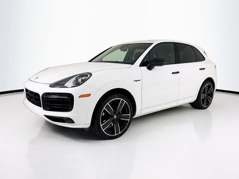 Certified 2023 Porsche Cayenne Platinum Edition AWD/4WD image 1