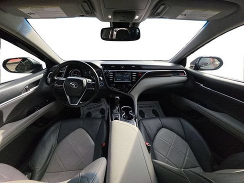 Used 2018 Toyota Camry XLE FWD image 12