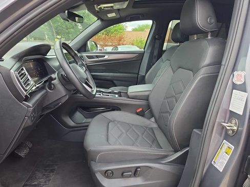 Used 2025 Volkswagen Atlas Cross Sport SE FWD image 23