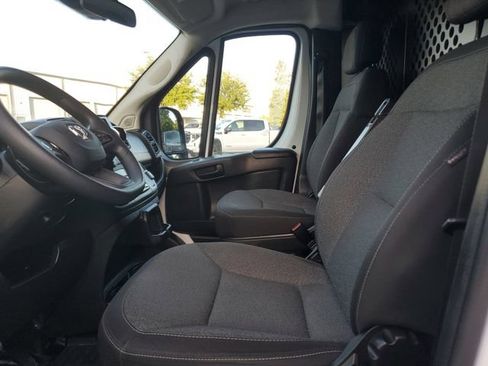 Used 2025 RAM ProMaster 2500 w/ U-Haul Equipment Group FWD image 13