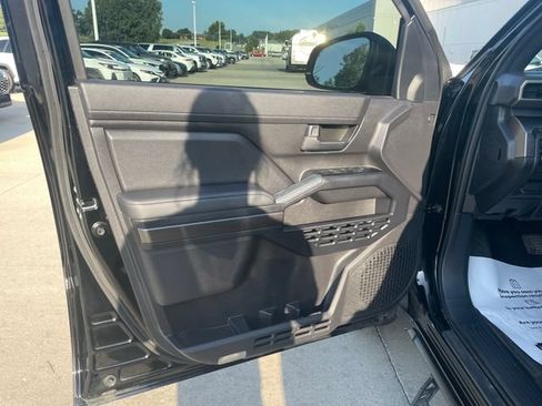 Used 2025 Toyota 4Runner SR5 AWD/4WD image 20