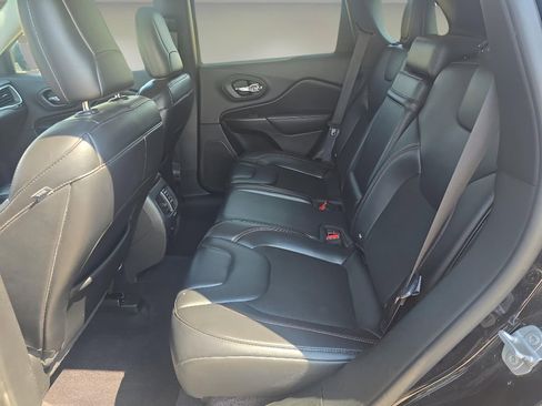 Used 2019 Jeep Cherokee Trailhawk w/ Cold Weather Group image 10