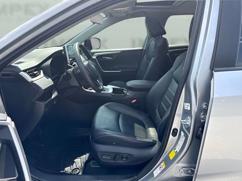 Used 2019 Toyota RAV4 Limited FWD image 5