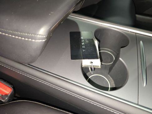 Used 2023 Tesla Model 3 Standard Range image 16