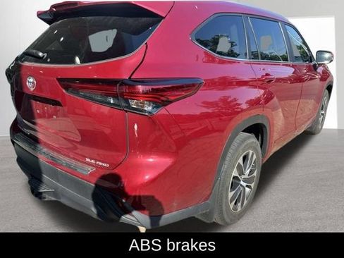 Used 2023 Toyota Highlander XLE AWD/4WD image 8