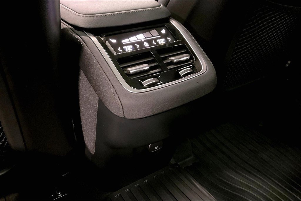 Certified 2026 Volvo XC90 B6 Plus w/ Protection Package Premier AWD/4WD image 10
