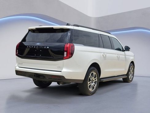 Used 2025 Ford Expedition Max Active RWD image 3
