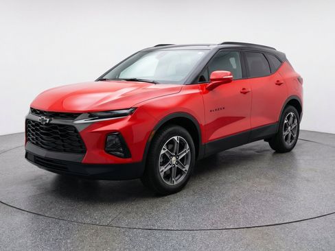 Used 2025 Chevrolet Blazer LT FWD image 3