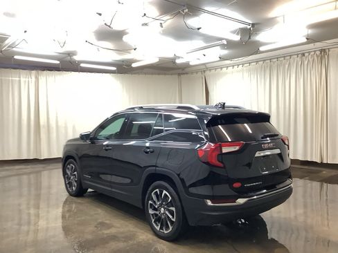 Used 2024 GMC Terrain SLT FWD image 9