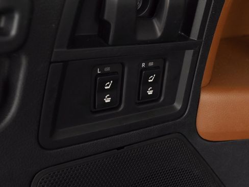 Used 2018 Toyota Sequoia Platinum image 33