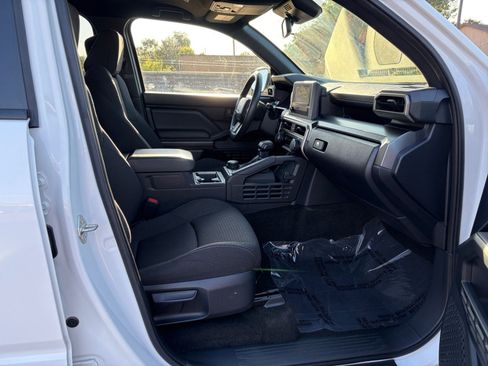 Used 2025 Toyota 4Runner SR5 AWD/4WD image 29