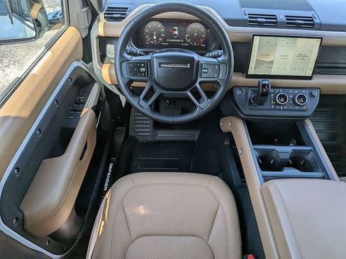 Used 2025 Land Rover Defender 110 X-Dynamic SE AWD/4WD image 17