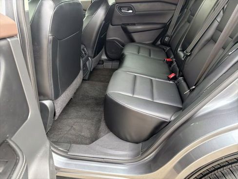 Used 2023 Nissan Rogue SV w/ SV Premium Package image 12