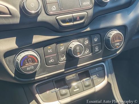Certified 2023 GMC Terrain AT4 w/ Infotainment Package II AWD/4WD image 17
