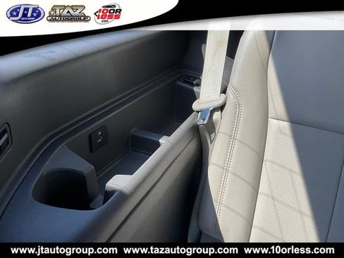 Used 2020 Ford Expedition XLT w/ Equipment Group 202A AWD/4WD image 17