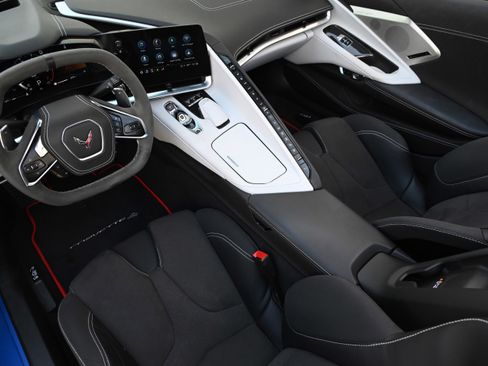 Used 2022 Chevrolet Corvette Stingray Premium Conv w/ Z51 Performance Package RWD image 15