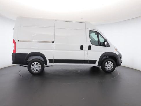 New 2024 RAM ProMaster 2500 w/ Quick Order Package 22G SLT image 30