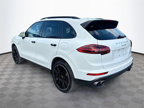 Used 2017 Porsche Cayenne S image 8