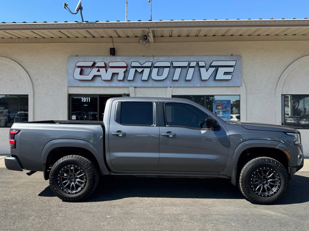 Used 2023 Nissan Frontier SV w/ Midnight Edition Package AWD/4WD image 3