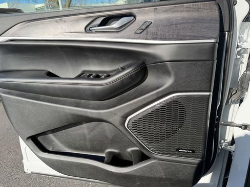 Used 2023 Jeep Grand Cherokee 4WD 4xe image 13