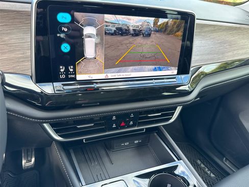 Used 2025 Volkswagen Atlas SEL Premium R-Line image 31