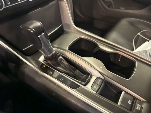 Used 2018 Honda Accord Sport image 30